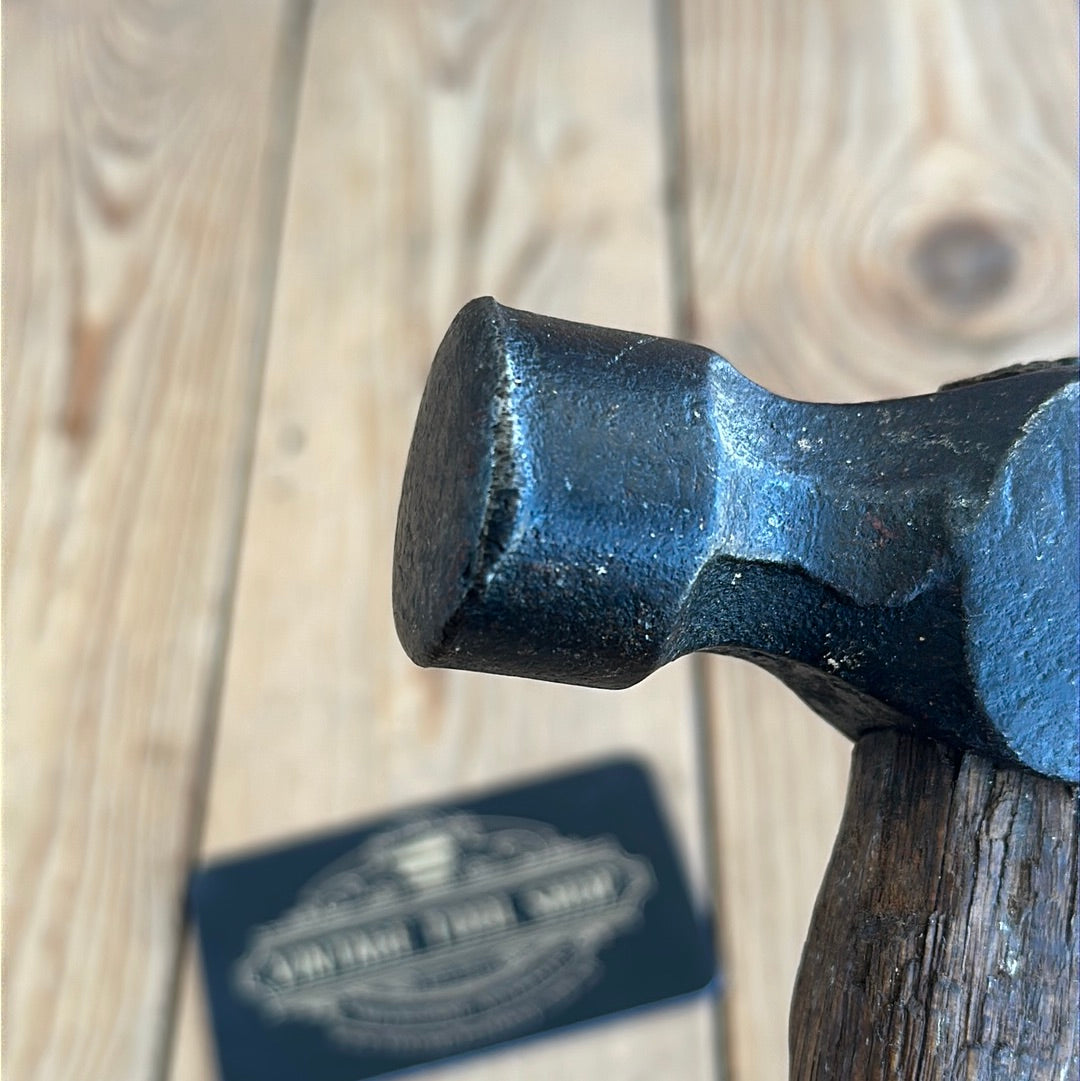 T8962 Vintage RUSTIC Carpenters CLAW Hammer