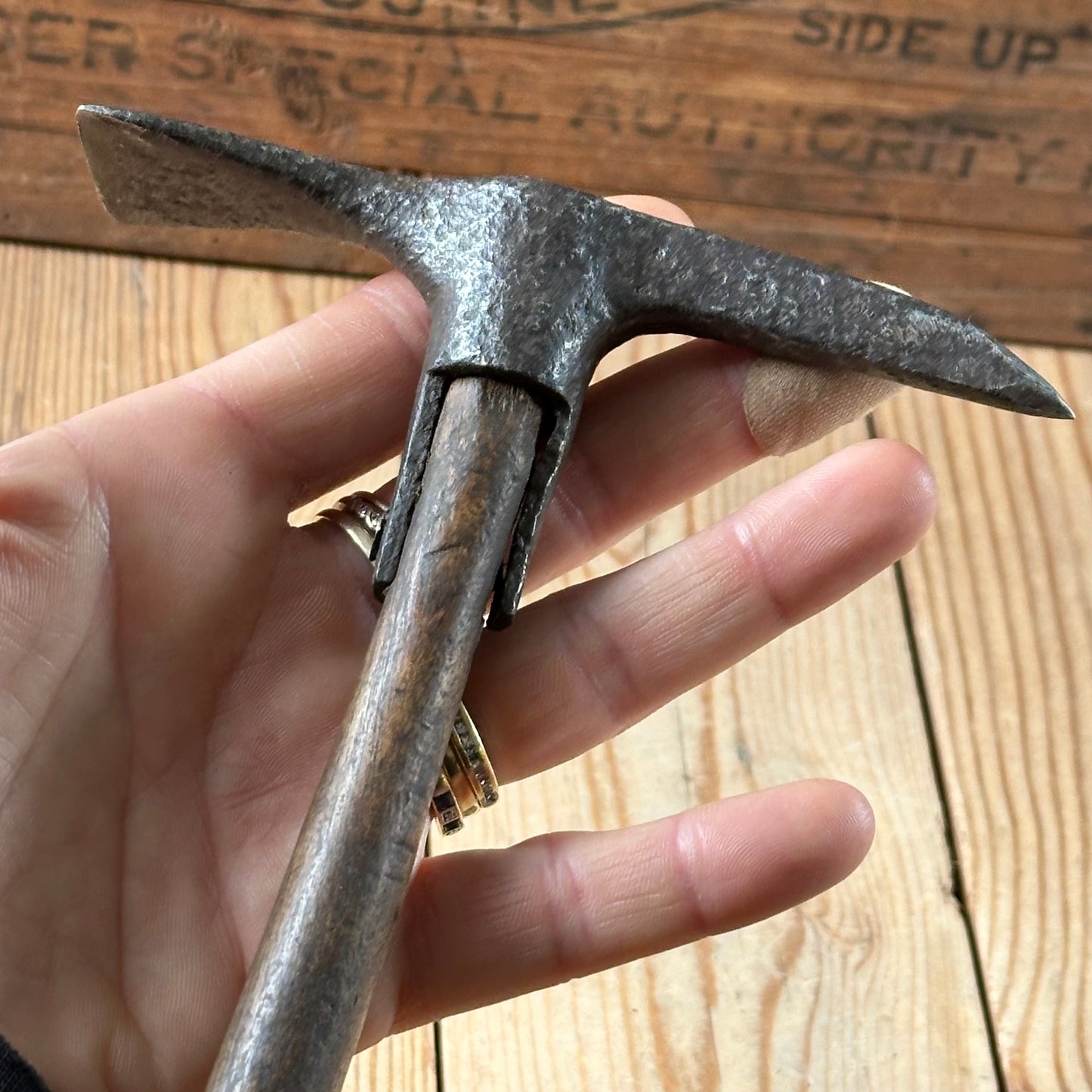 D1873 Vintage small ANTIQUE ROCK PICK display piece