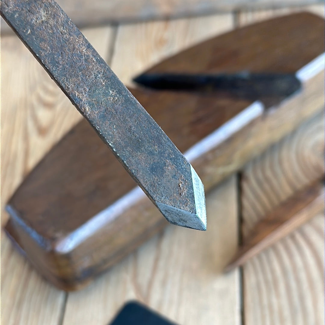 SOLD. Y1633 Vintage FRENCH Wooden COOPERS VEE CROZE PLANE