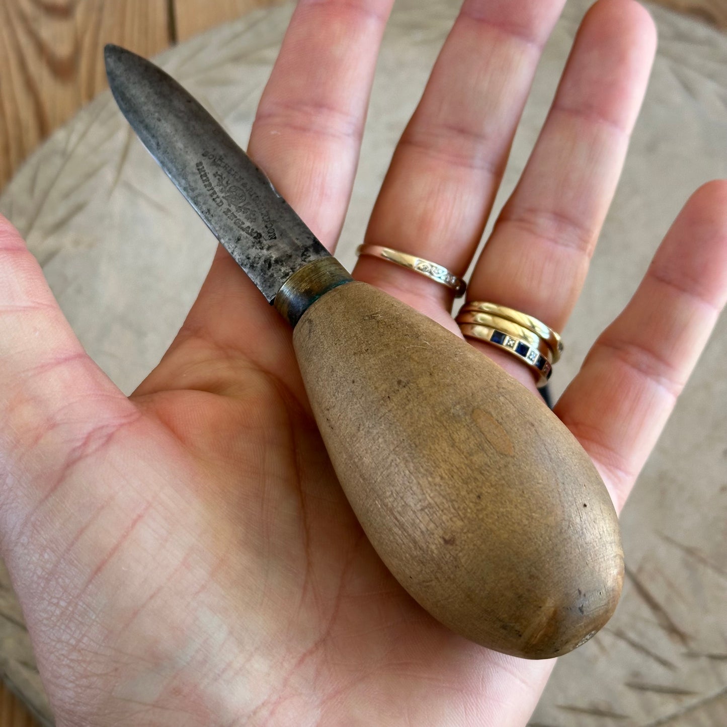 SOLD. H1743 Vintage SOUTHERN & RICHARDSON wooden handled OYSTER KNIFE