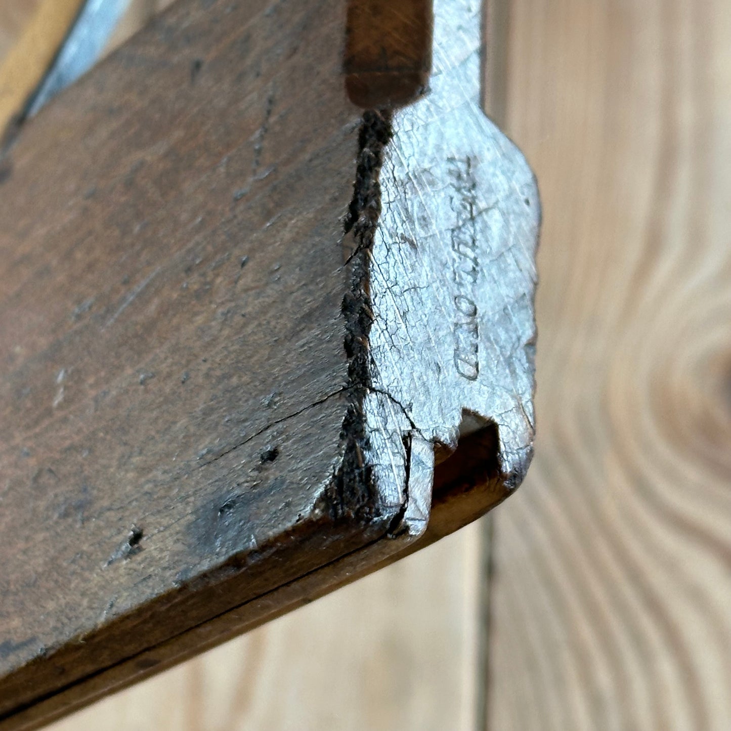 SOLD. N1333 Vintage MINZIES GLASGOW 18th Century Tonguing Plane 10”