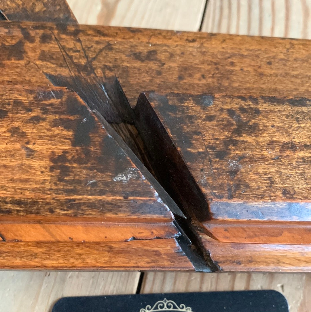 T7732 Antique EDWARD PRESTON wooden moulding PLANE