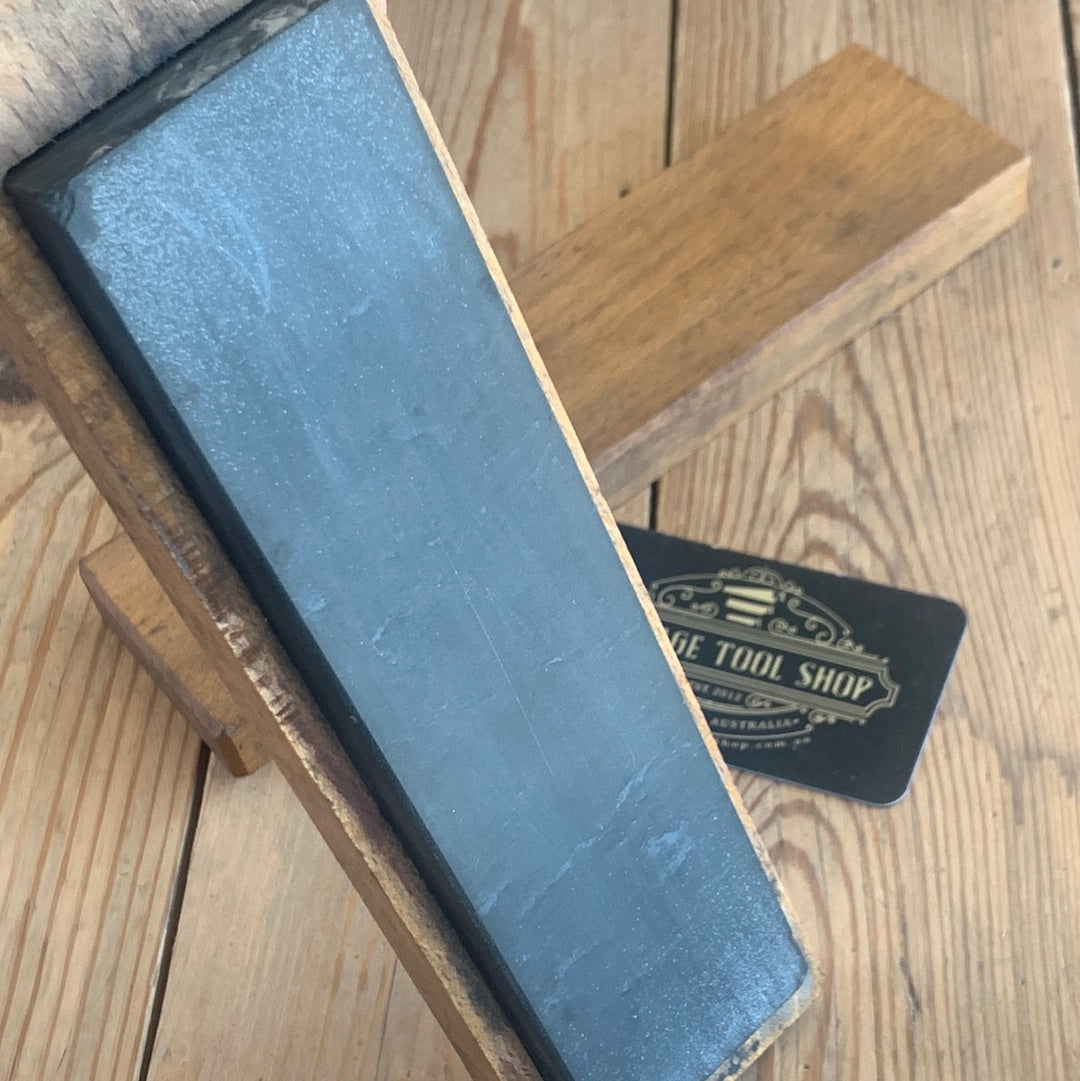 D752 Vintage WELSH SLATE barber hone sharpening STONE in wooden box