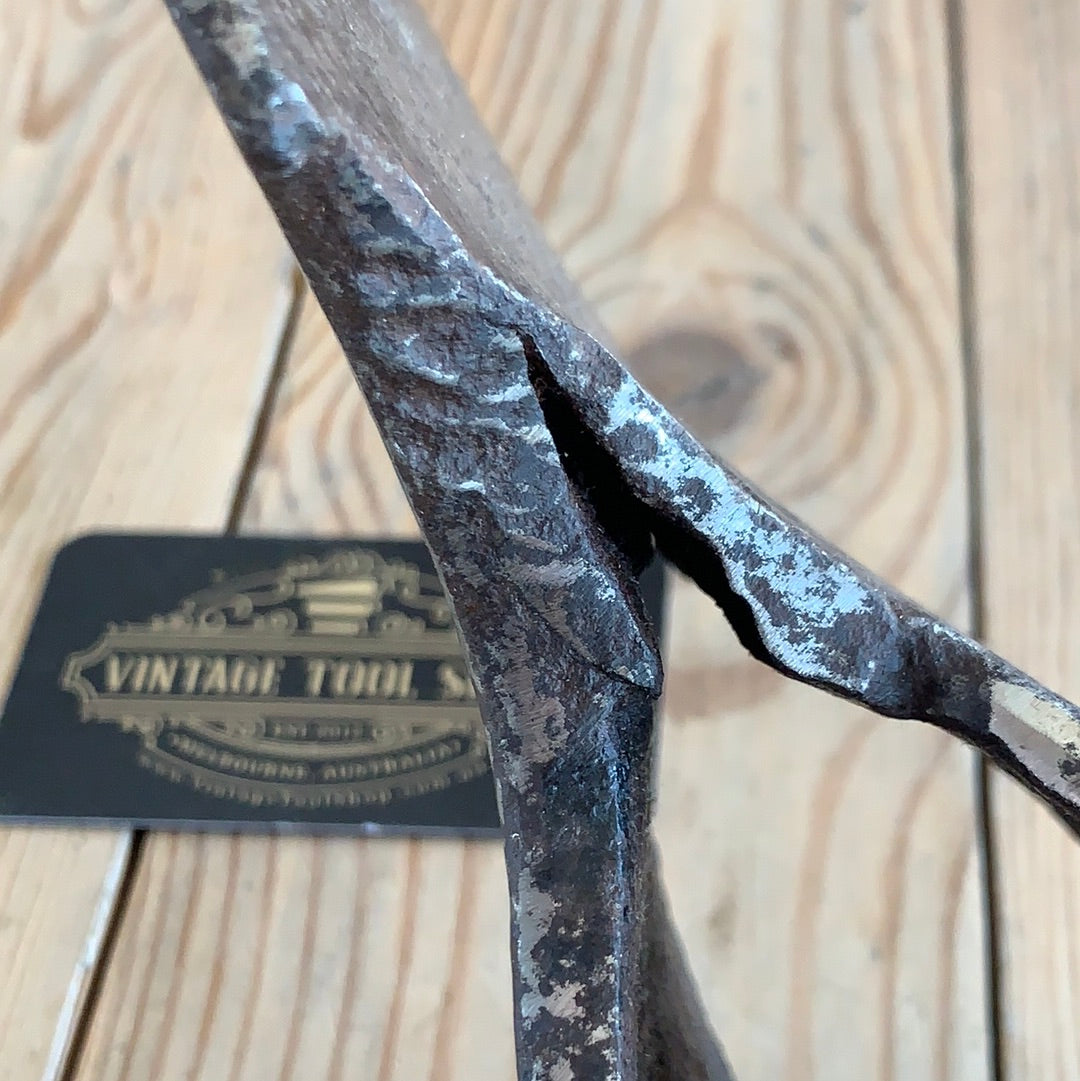 T9130 Antique LARGE 2.8kg FRENCH AXE head