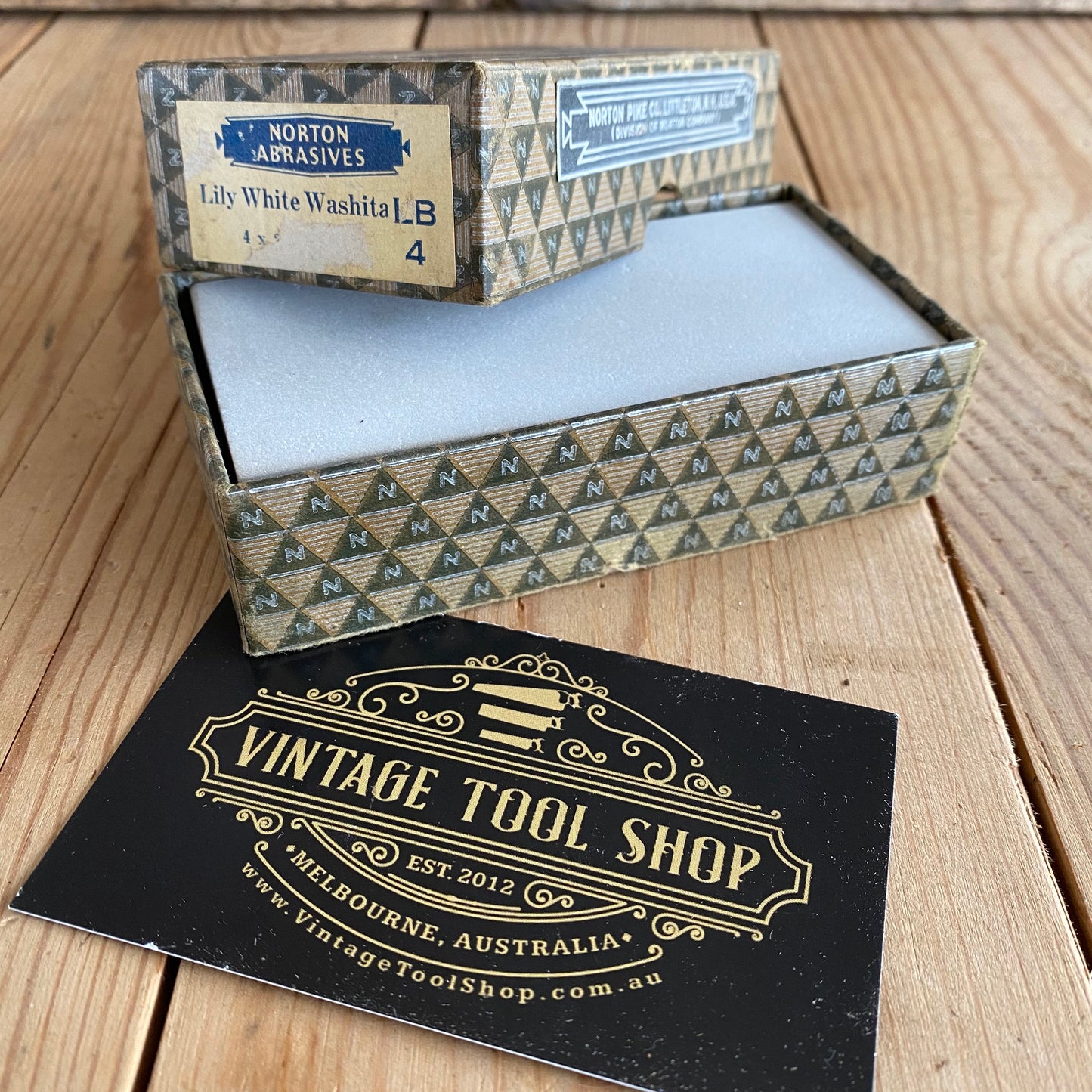 SOLD Vintage NORTON LILY White WASHITA ARKANSAS natural sharpening stone A6