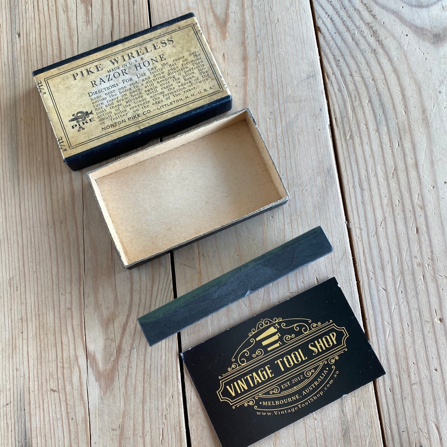 SOLD Vintage PIKE WIRELESS barber razor HONE A69