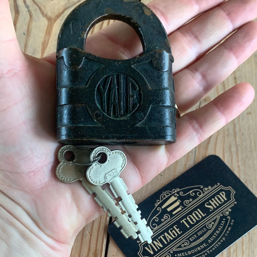 SOLD H91 Vintage YALE & TOWNE USA PADLOCK & 2 KEYS