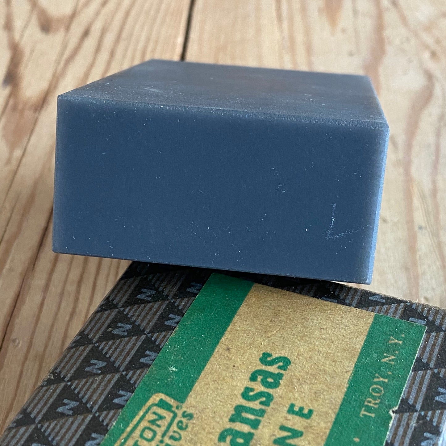 SOLD Vintage NORTON BEAR HARD Surgical BLACK ARKANSAS natural sharpening stone A5