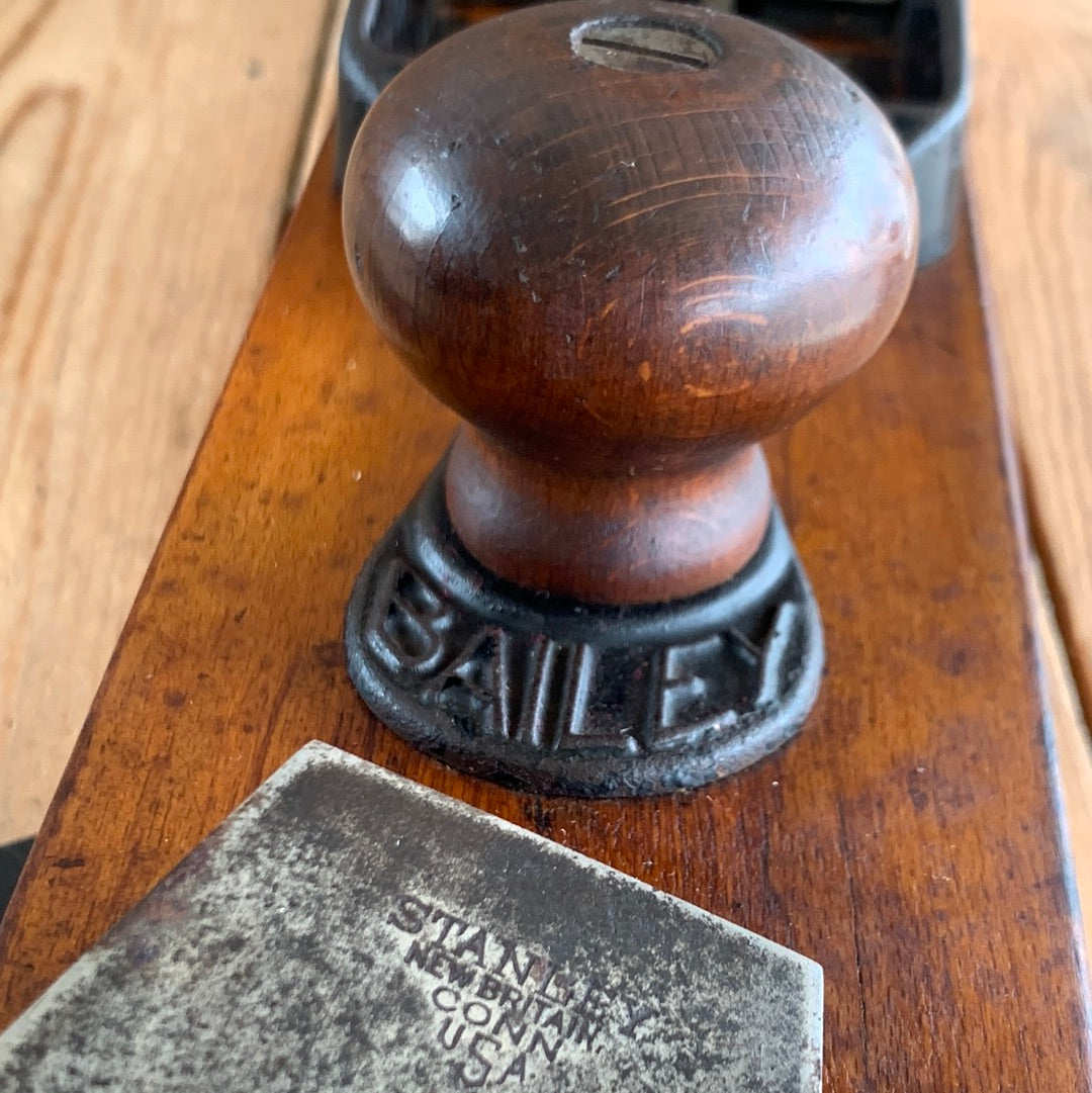SOLD N135 Antique STANLEY Rule & Level No.28 transitional plane