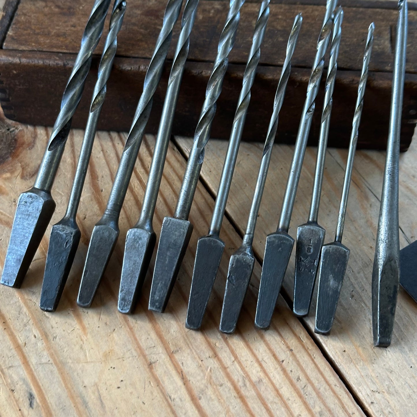 H2516 Vintage BOXED mixed set of 10 x CLEVELAND style wood drill BITS brace BIT set