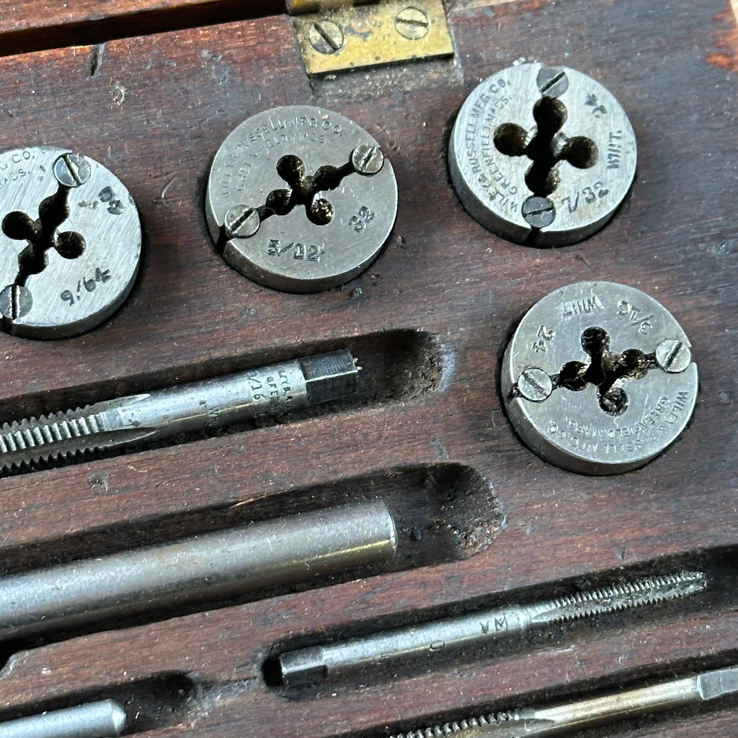SOLD. H2398 Vintage Wiley & Russell USA TAP & DIE SET in wooden box