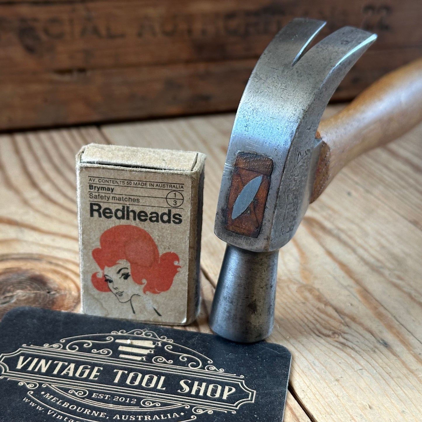 H2528 Vintage small Henry CHENEY USA carpenters HAMMER