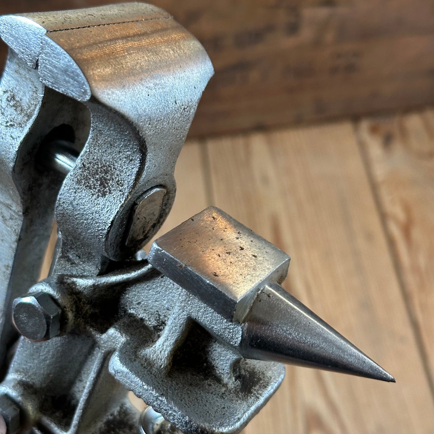 N1781 HANDY! Vintage small BENCH VICE & anvil