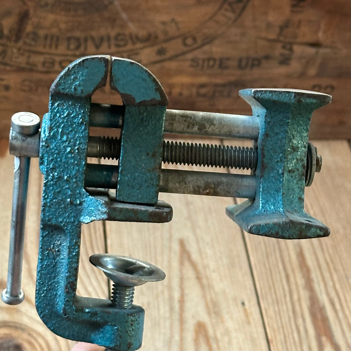 H2323 HANDY! Vintage small BENCH VICE & anvil