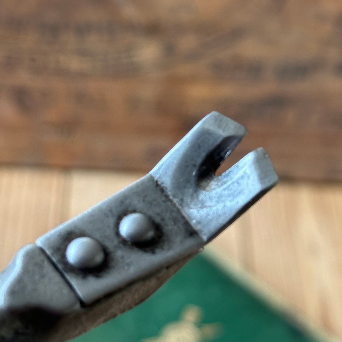 H2579 Vintage UPHOLSTERERS leatherwork TACK REMOVER tool