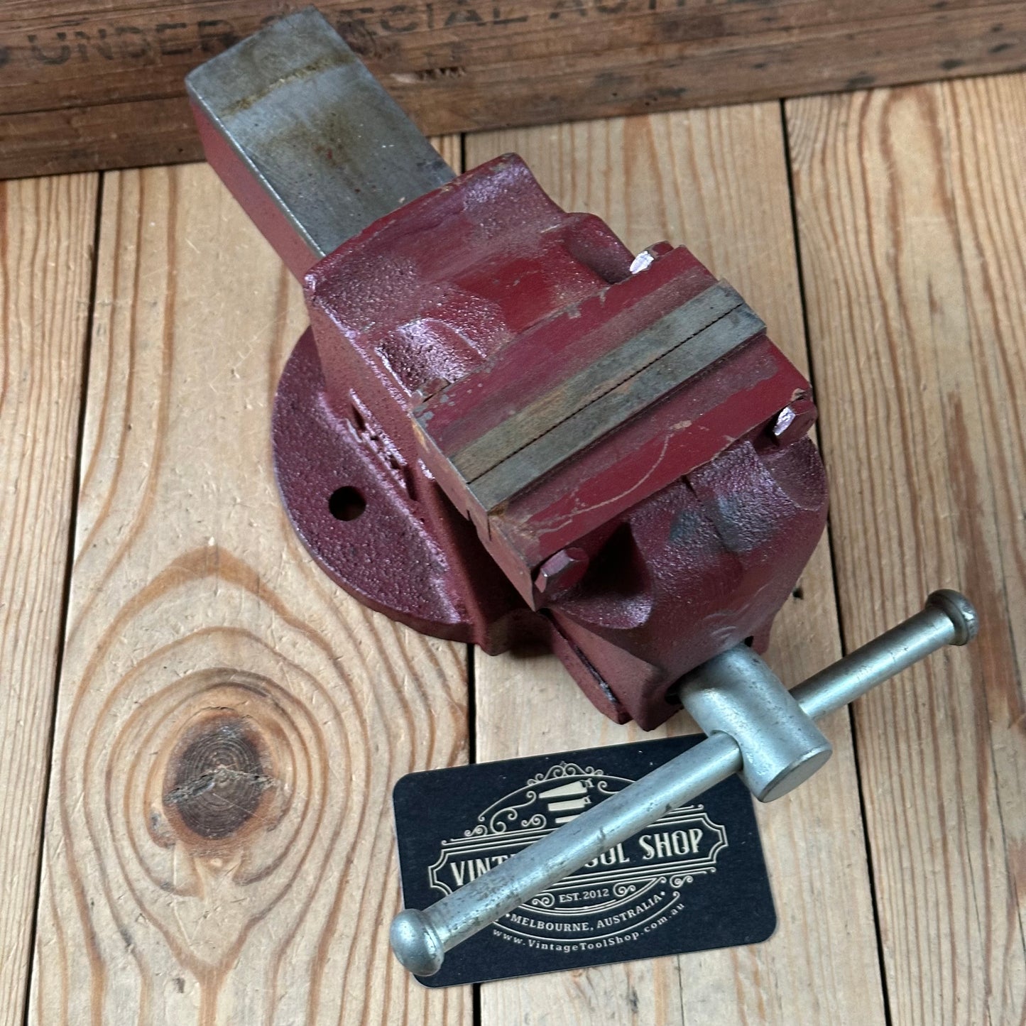 H2443 Vintage small red DAWN Australia No.75 3”VICE
