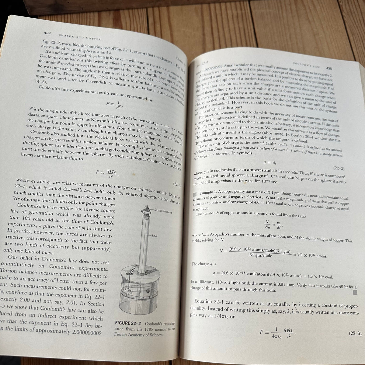 N2049 Vintage BOOK FUNDAMENTALS of PHYSICS revised printing by D.Halliday & R.Resnick