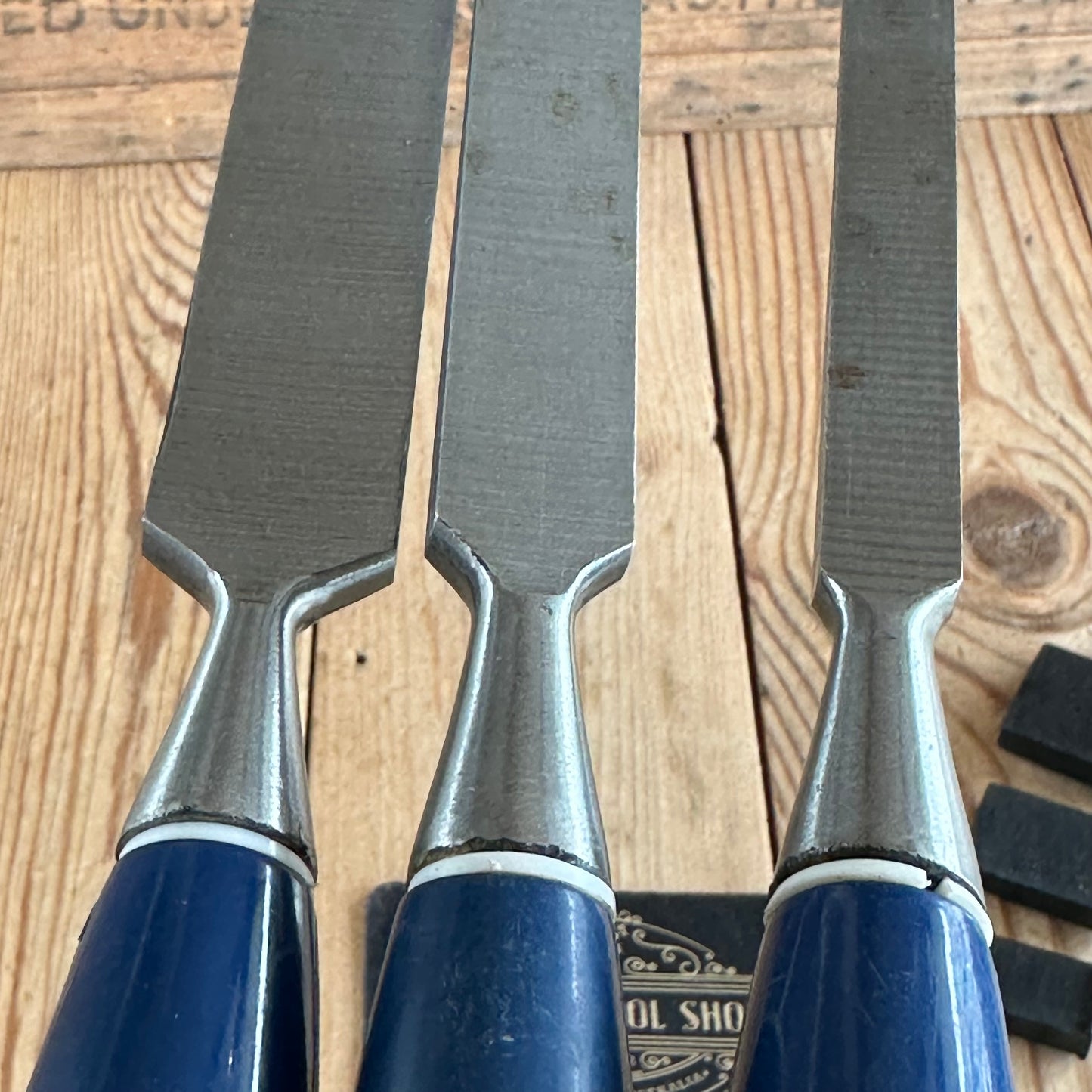 H1297 Vintage 3x beveled CHISELS