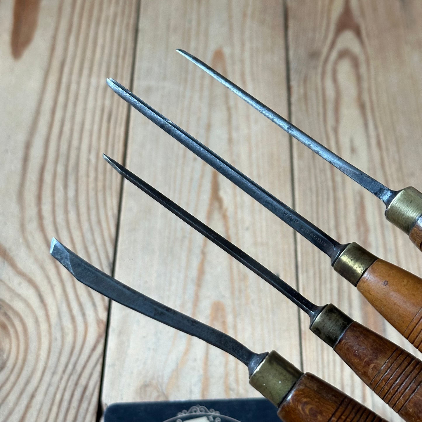 N1761 Vintage 4 x ADDIS Carving CHISEL Set curved v-gouge