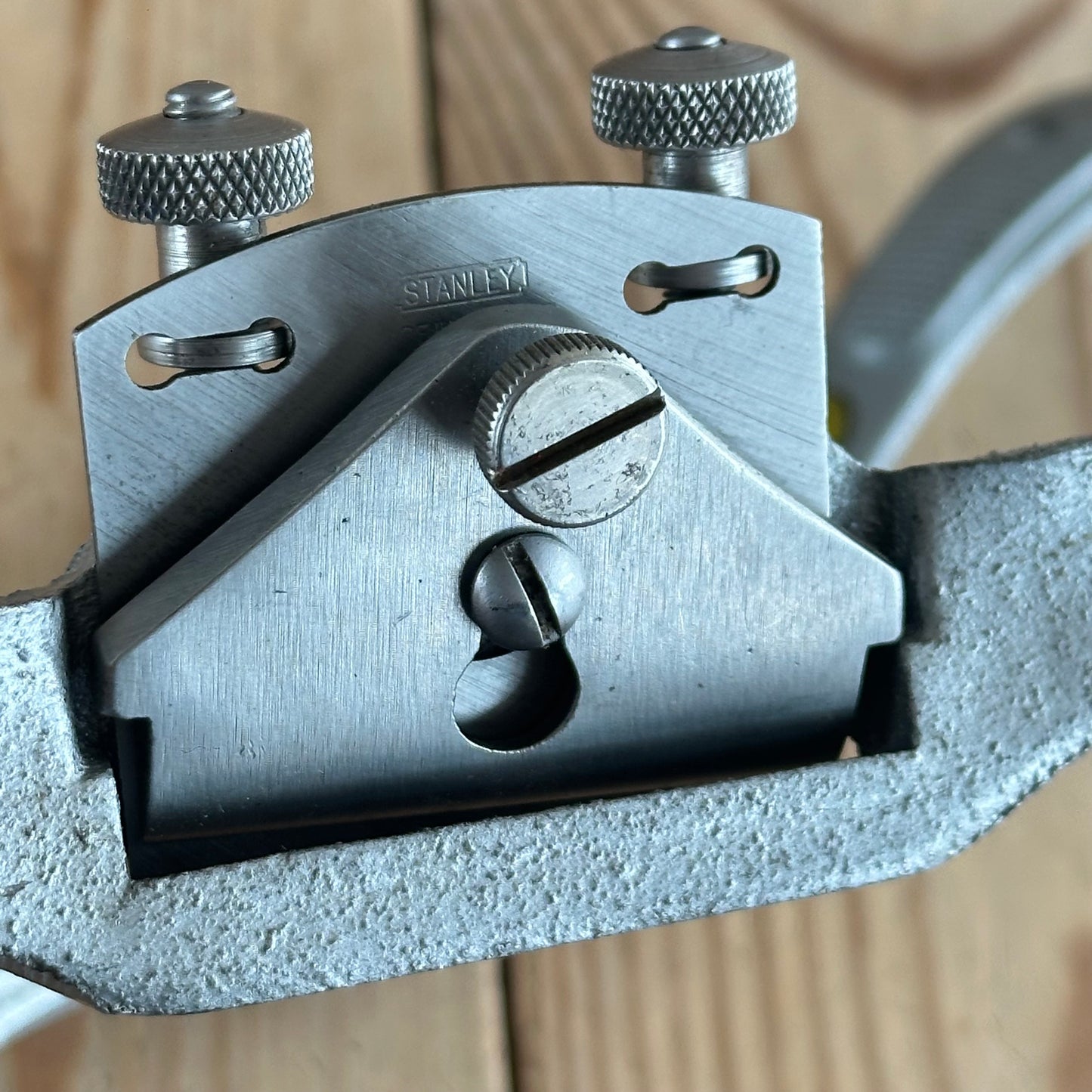 D1814 Vintage pair of STANLEY England No.151 flat & No.151R CONVEX curved base MALLEABLE IRON adjustable SPOKESHAVES