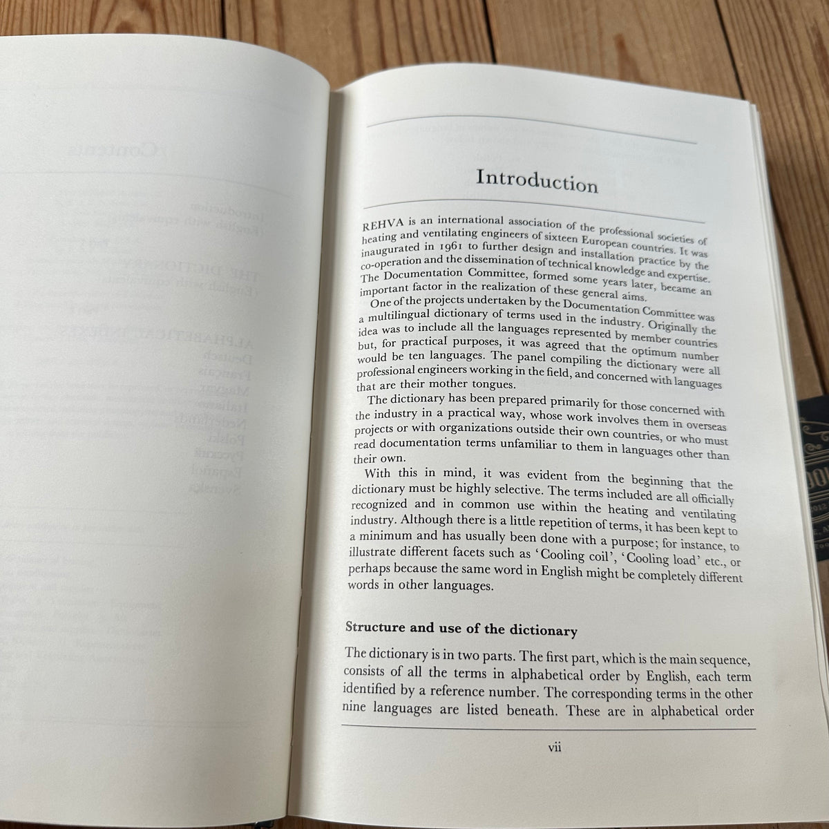 N2047 Vintage 1982 BOOK The INTERNATIONAL DICTIONARY of HEATING, VENTILATING and AIR CONDITIONING in 10 languages