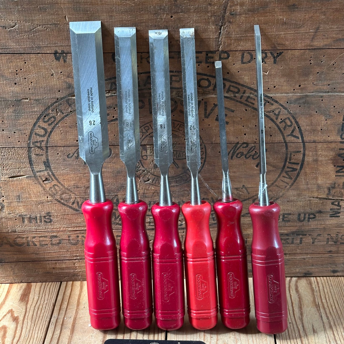 N1817 AWESOME! Vintage set of 6 NOOITGEDAGT Holland red resin handle BEVEL CHISELS