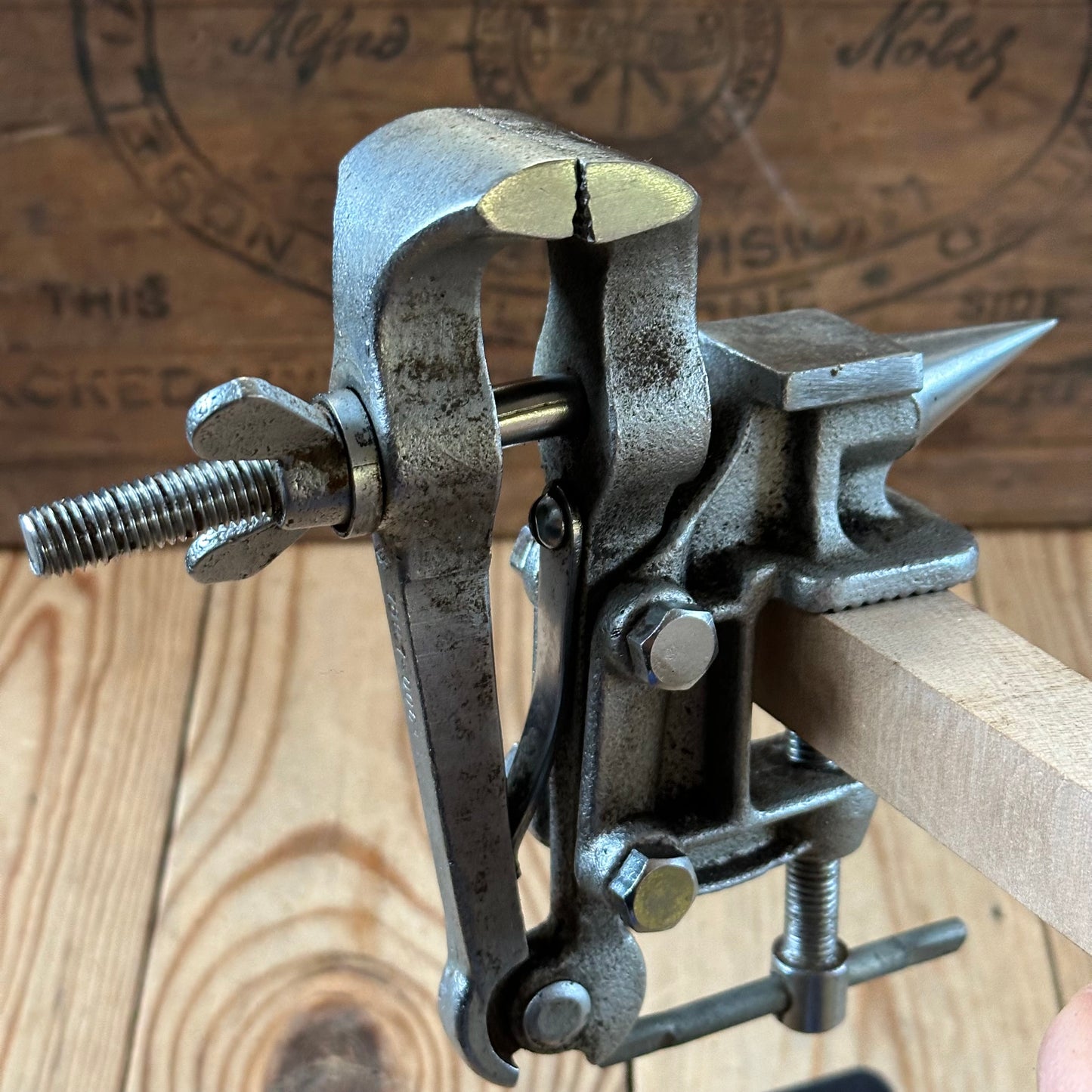 N1781 HANDY! Vintage small BENCH VICE & anvil