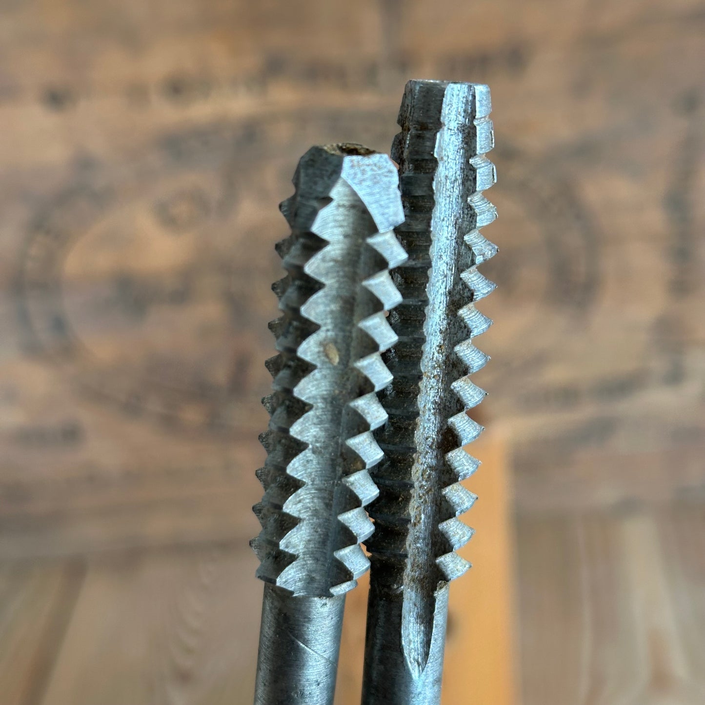 SOLD. H2146 Vintage SARJENT’S England 5/8” 14mm WOODEN SCREW Thread Box CUTTER