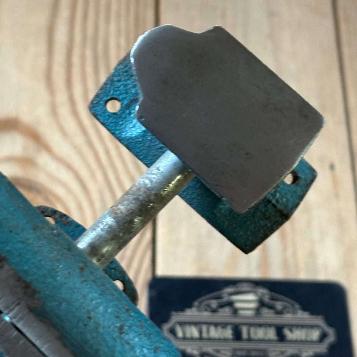 H2323 HANDY! Vintage small BENCH VICE & anvil