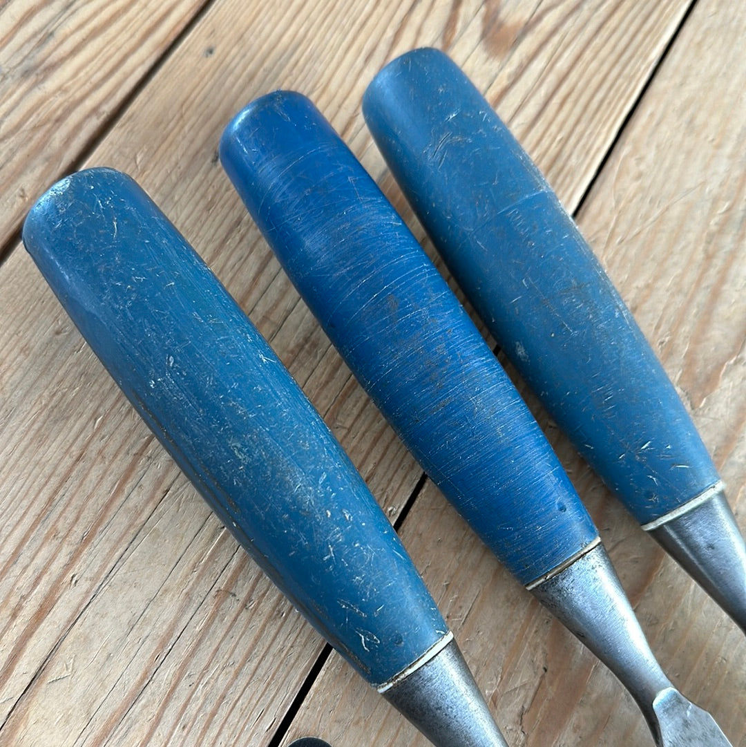 D765 Vintage STANLEY 3 x beveled CHISELS