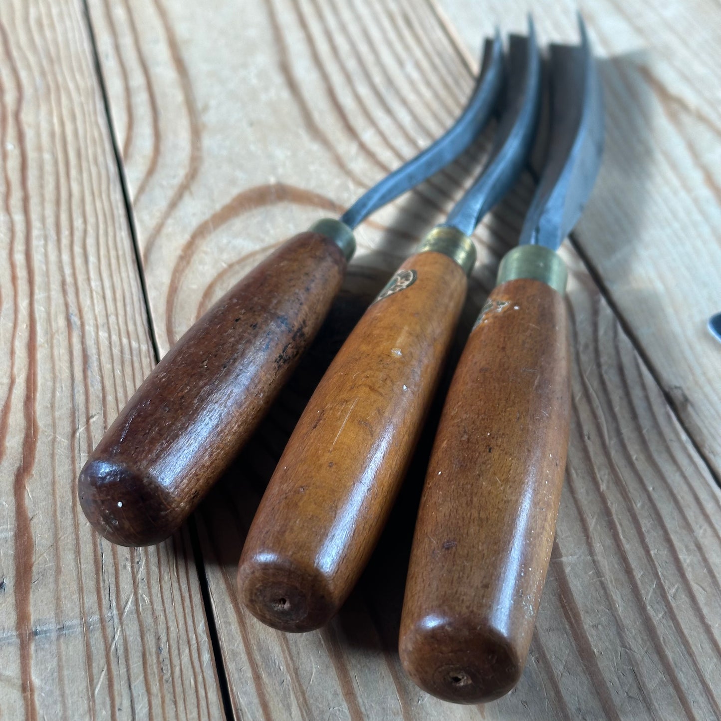 N1763 COOL! Vintage WILLIAM MARPLES & ASHLEY ILLES 3 x Carving SWEPT BENT V-GOUGE CHISEL Set