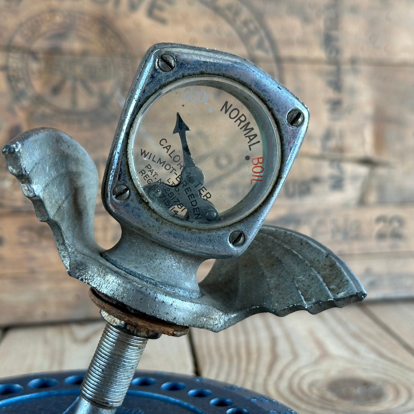 SOLD. VD985 Vintage 1920s-1930s WILMOT BREEDEN “CALORMETER” CAR HOOD winged radiator temperature gauge display item