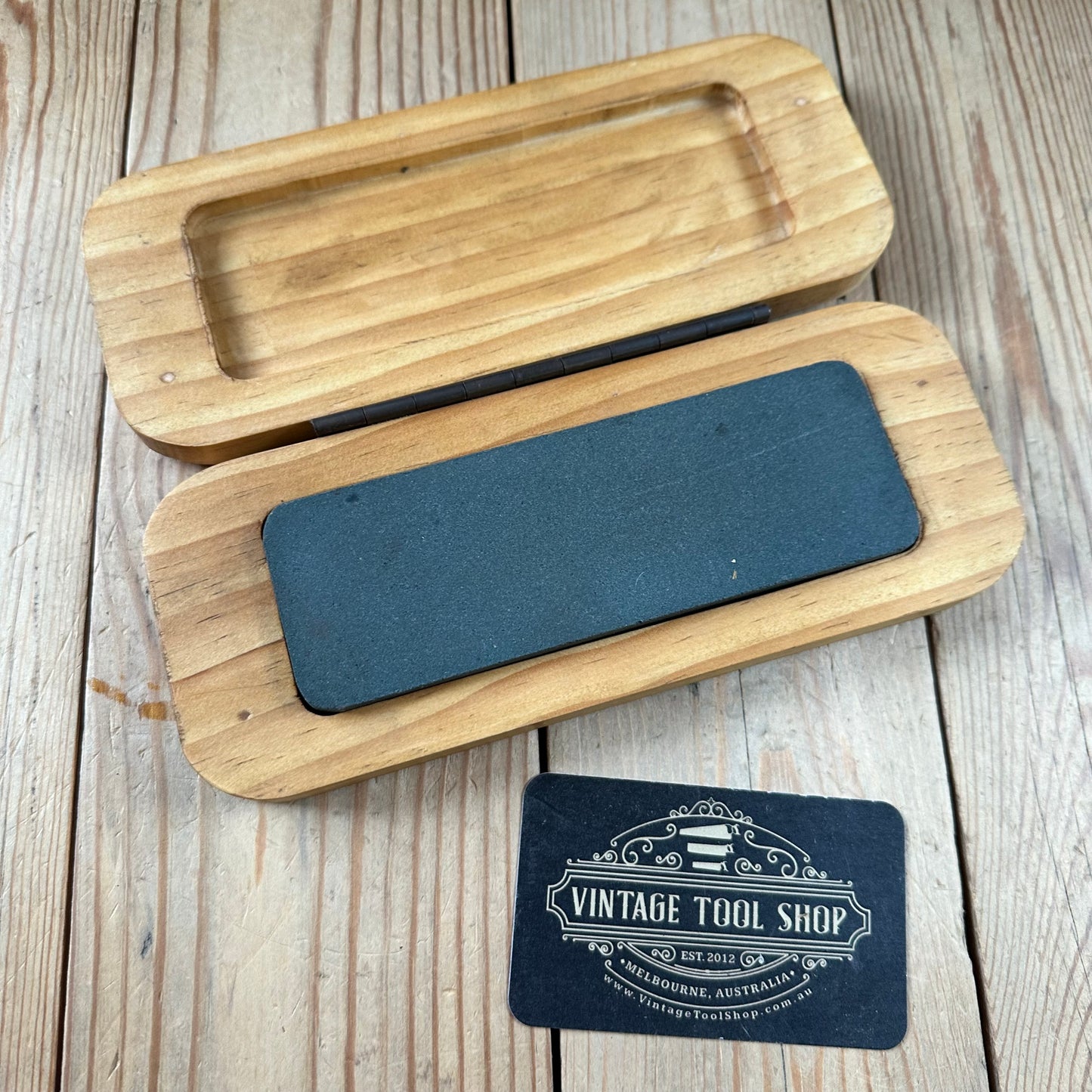 H2485 Vintage boxed SILICON CARBIDE abrasive SHARPENING STONE oilstone