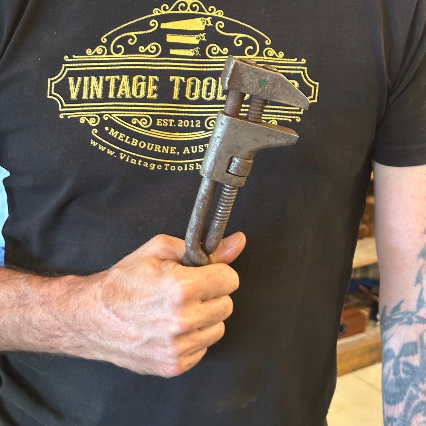 N1581 Vintage 10” adjustable BUGGY WRENCH Twist handle