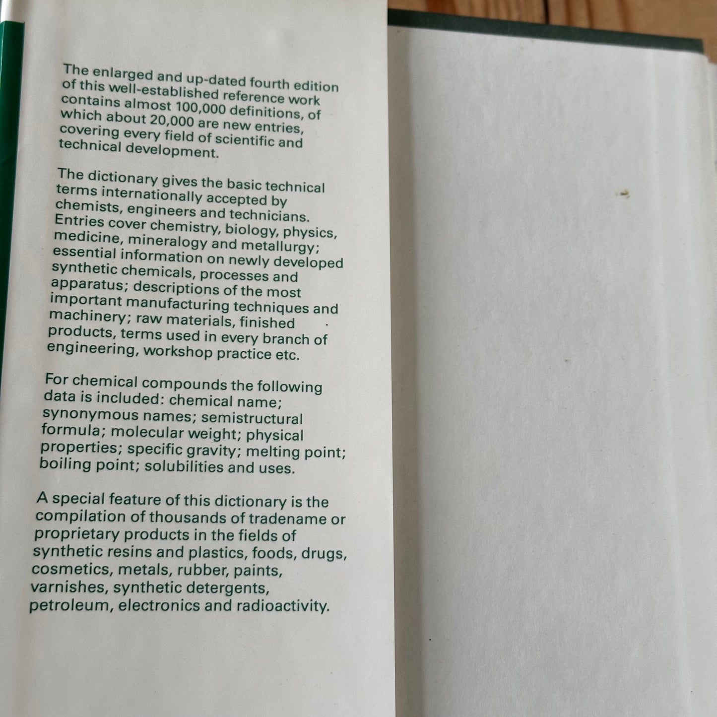 XBN175 Vintage 1986 BOOK Concise CHEMICAL and TECHNICAL DICTIONARY Fourth Edition by H.Bennett
