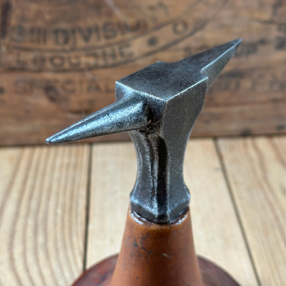 Y1301 CUTE! Antique small French JEWELLERS metalworking ANVIL on a wooden base