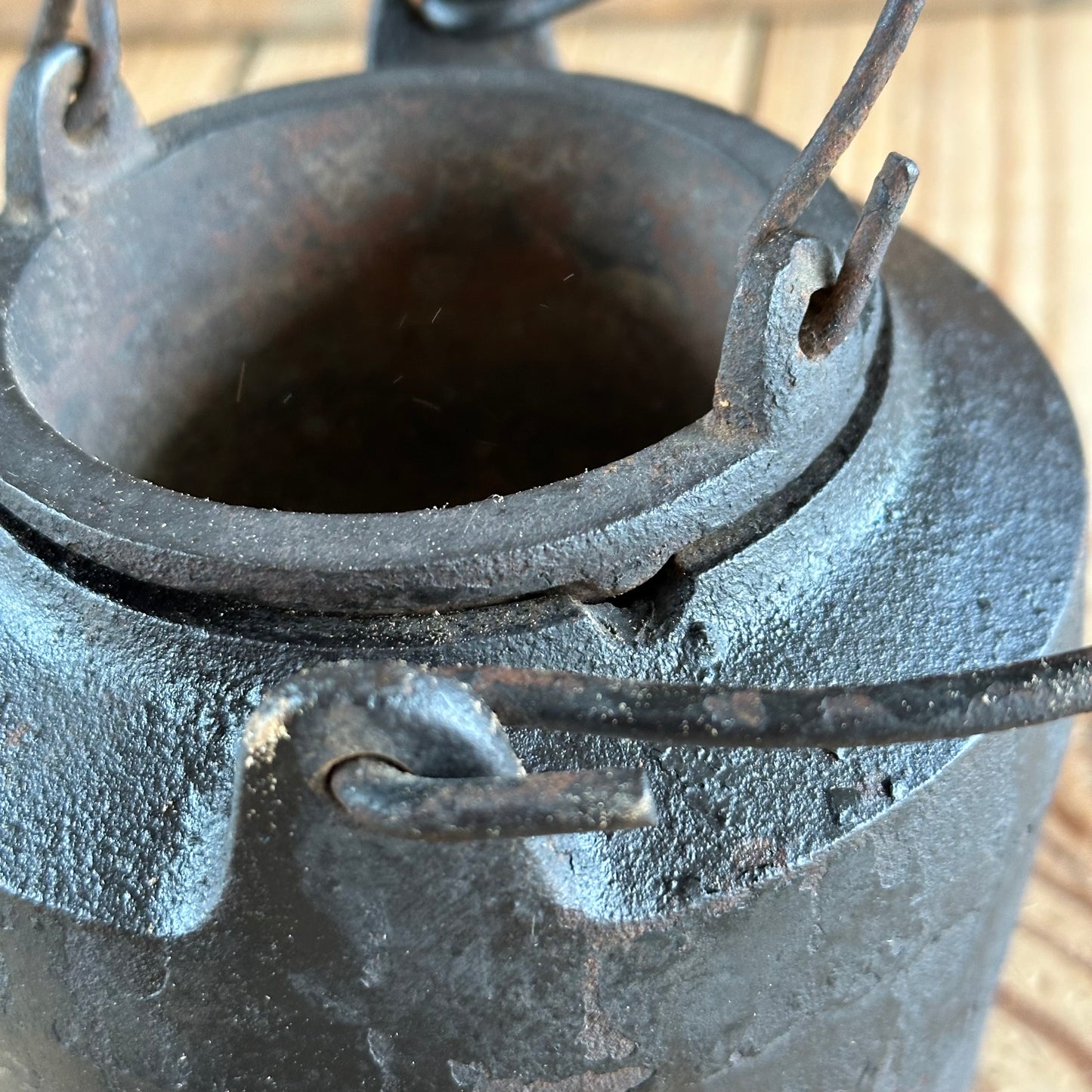 H986 Vintage small Cast Iron GLUE POT