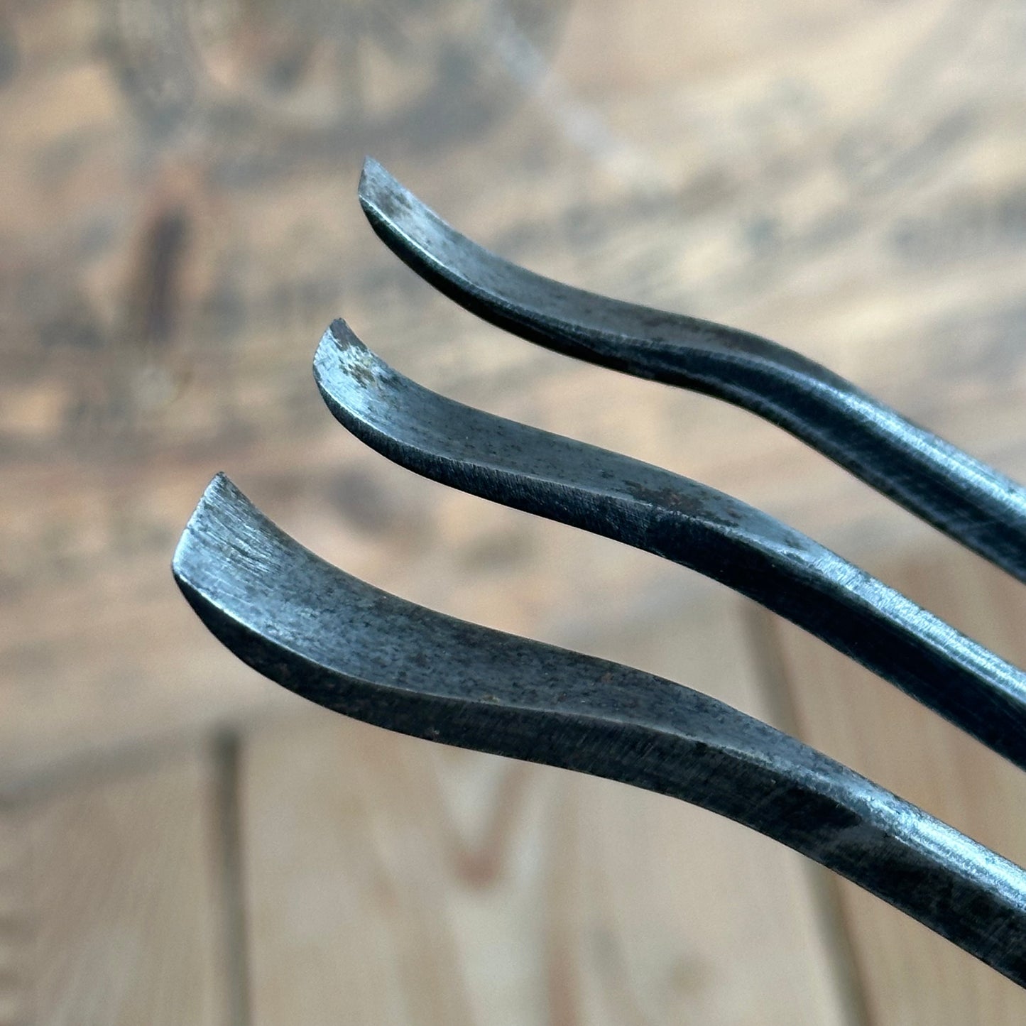 D1915 COOL! Vintage set of 3 x  Bent Fishtail Carving CHISELS