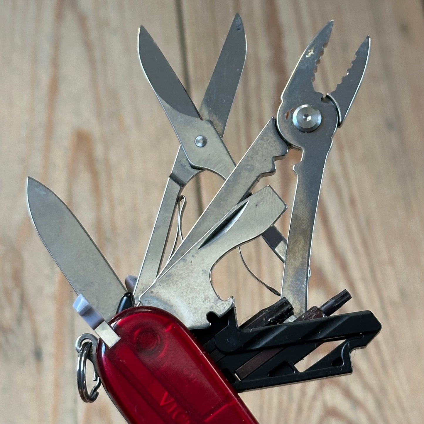 K53 Victorinox CYBERTOOL M SWISS ARMY KNIFE Victorinox