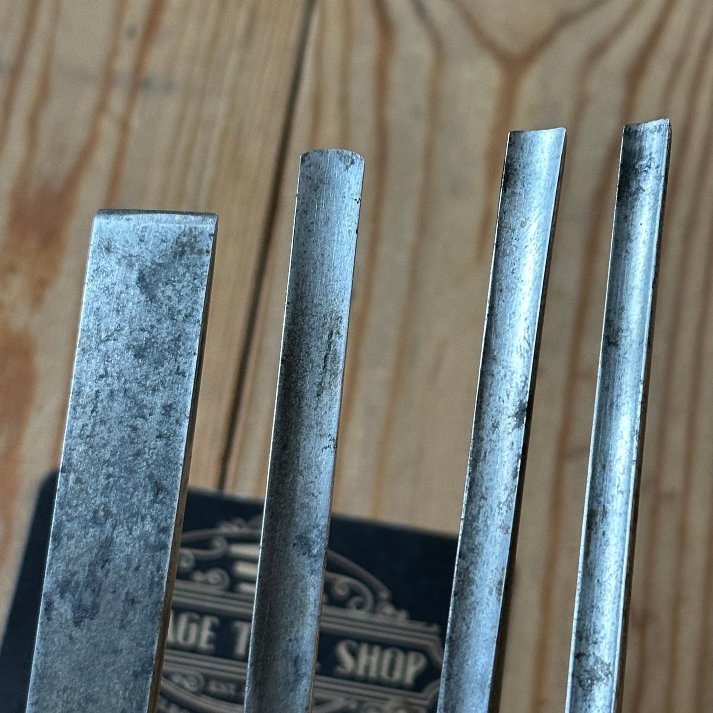 N1762 Vintage 4 x ADDIS Carving GOUGE CHISEL Set