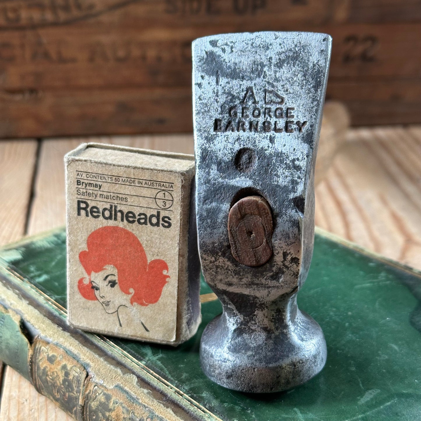 H2088 Vintage G. Barnsley No.0 England STEEL Cobblers HAMMER