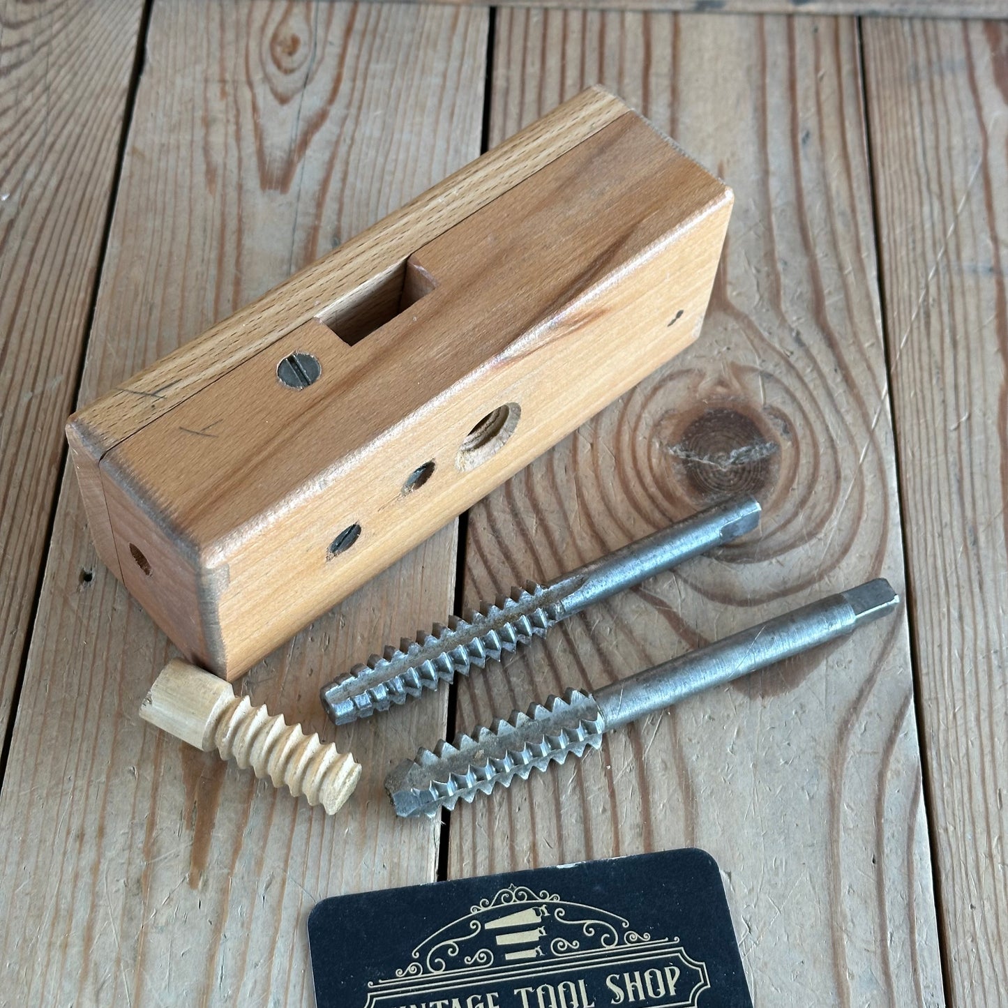 SOLD. H2146 Vintage SARJENT’S England 5/8” 14mm WOODEN SCREW Thread Box CUTTER