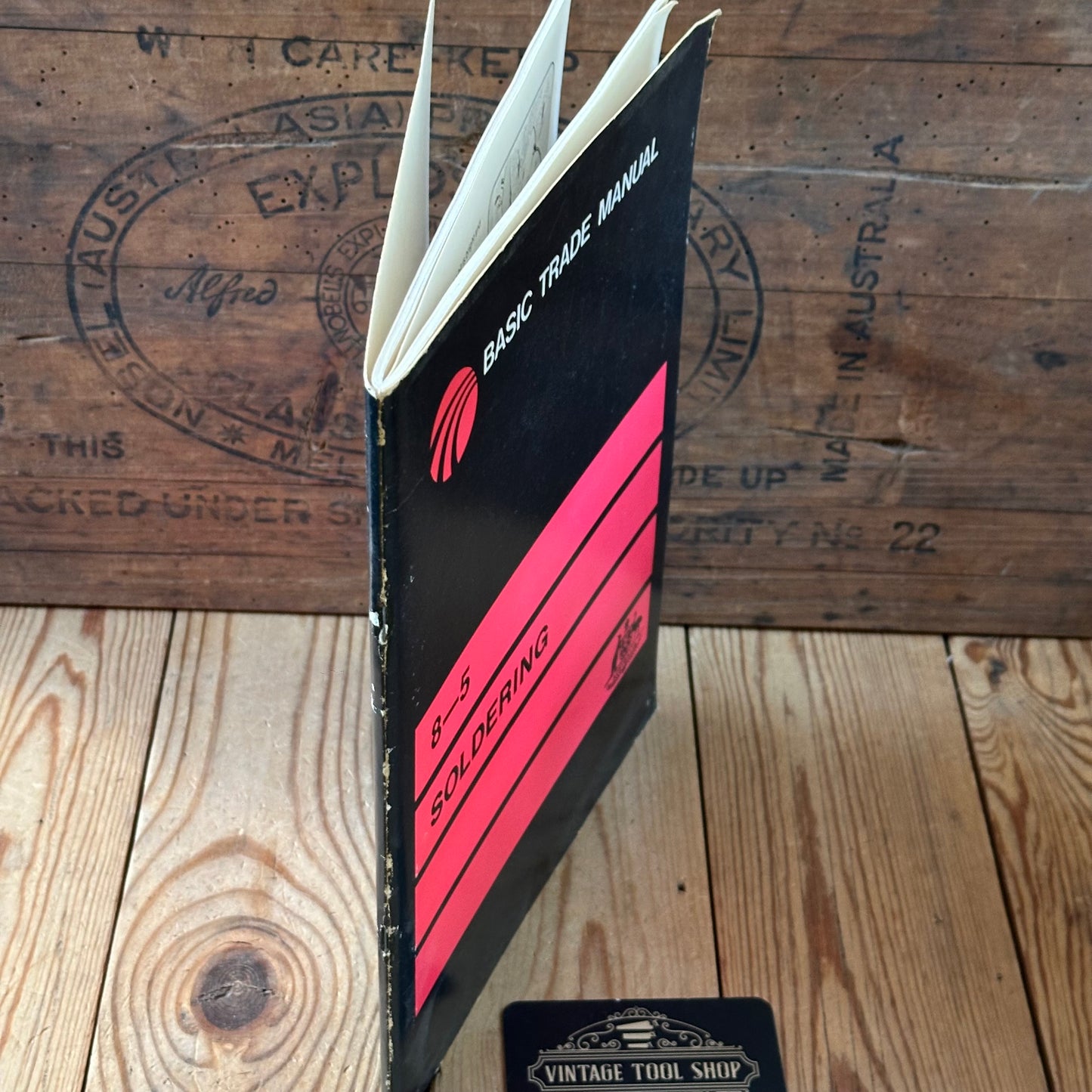 XBN190 Vintage 1977 No.5 BOOK BASIC TRADE MANUAL on SOLDERING by the Department of Employment & Youth Affairs