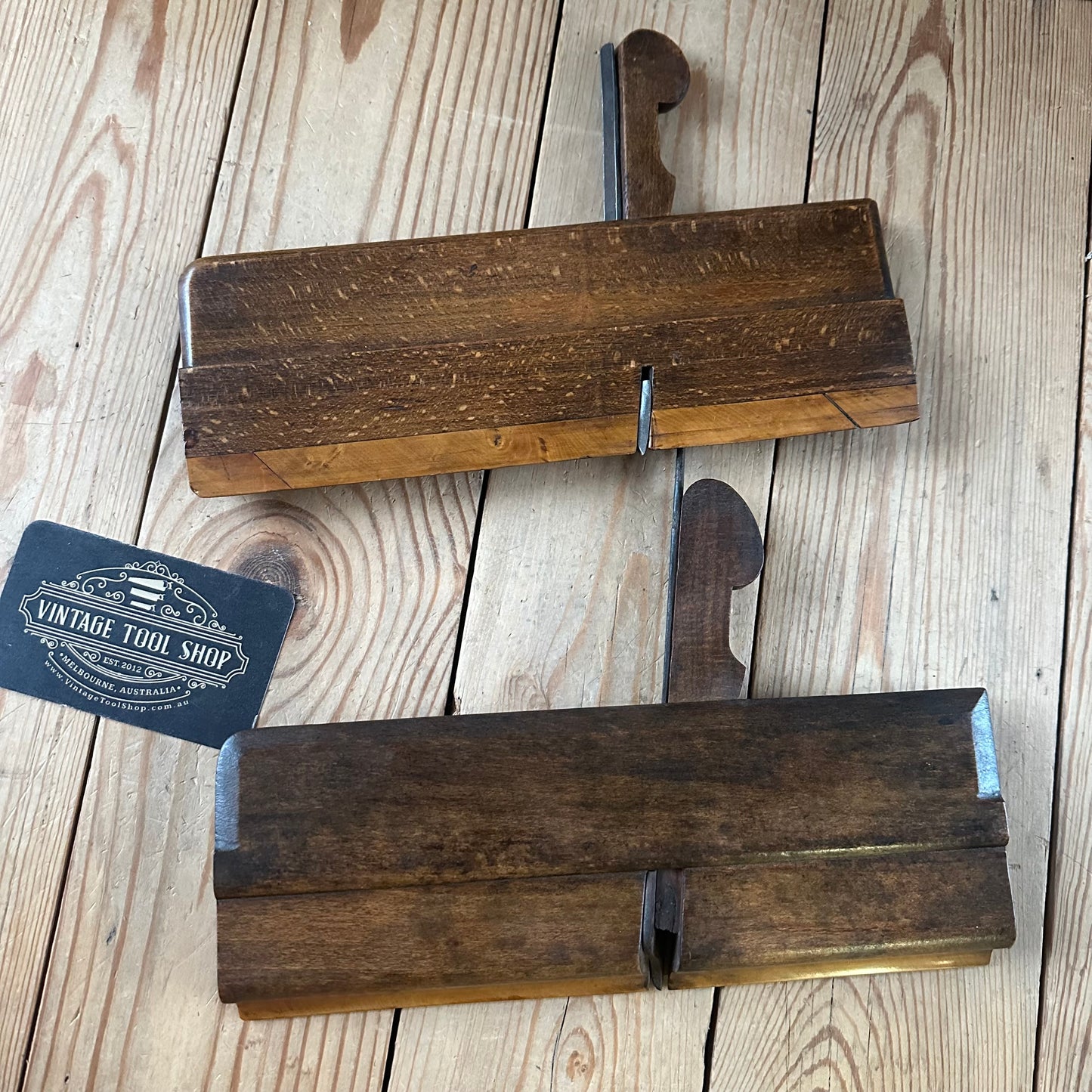 H2421 HANDY! Antique pair of mixed SIDE SNIPES wooden Moulding PLANES
