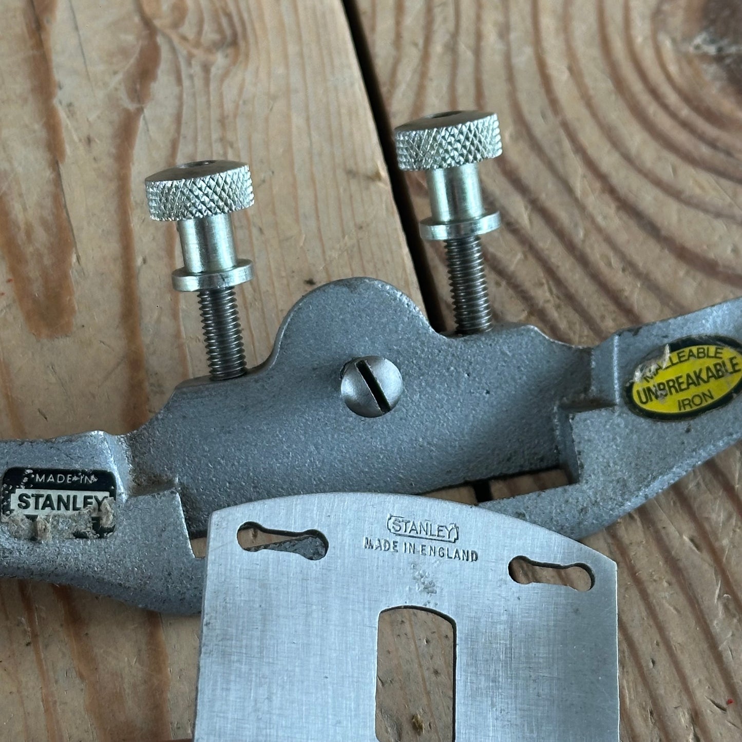 D1814 Vintage pair of STANLEY England No.151 flat & No.151R CONVEX curved base MALLEABLE IRON adjustable SPOKESHAVES