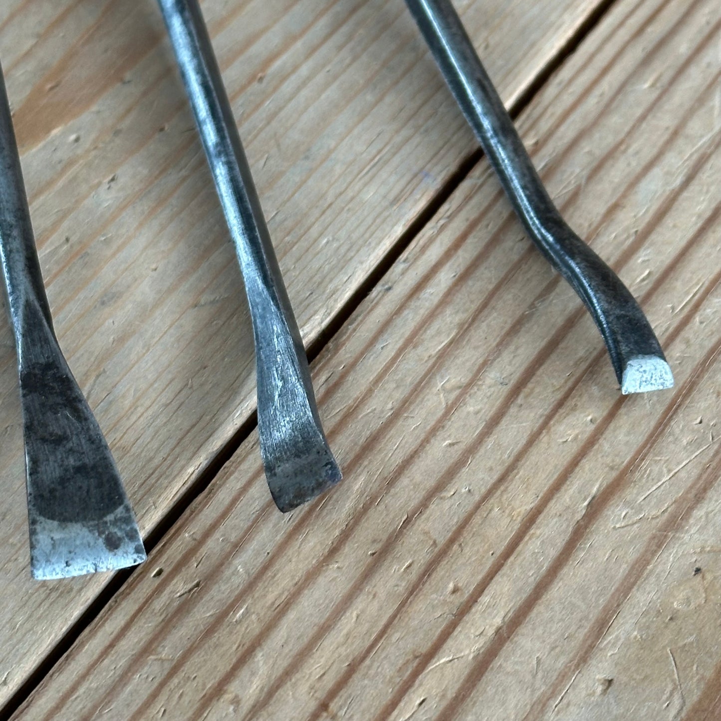 D1915 COOL! Vintage set of 3 x  Bent Fishtail Carving CHISELS