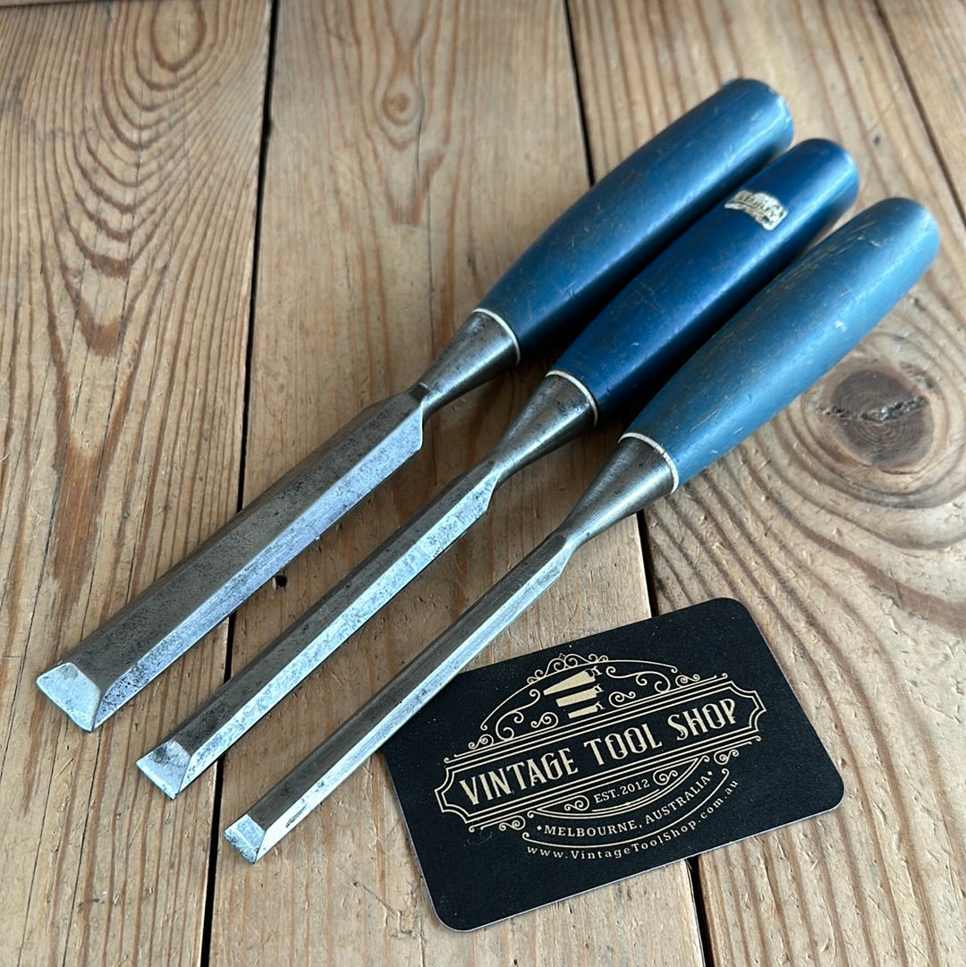 D765 Vintage STANLEY 3 x beveled CHISELS