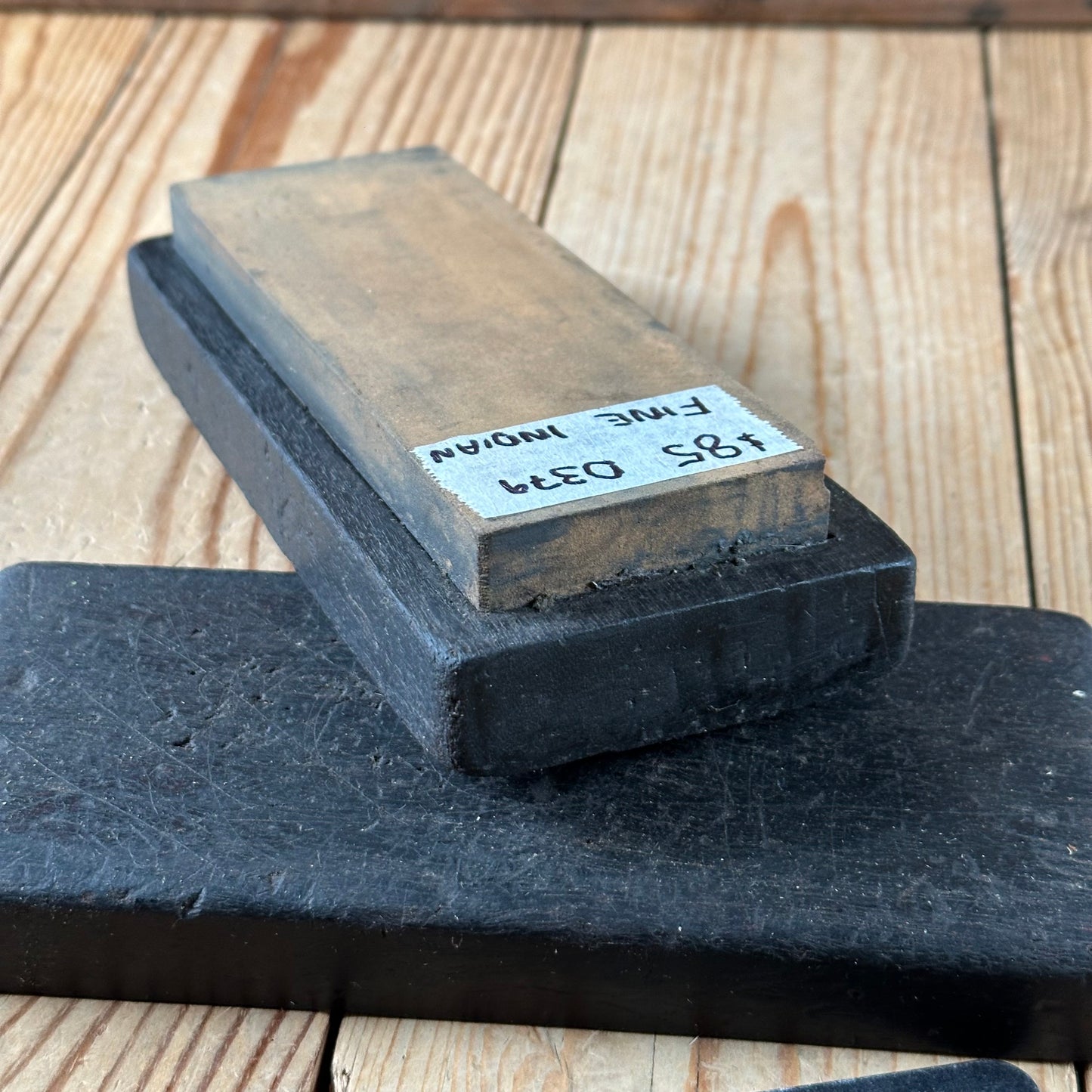 D379 Vintage Fine Norton India sharpening STONE in Mahogany Box