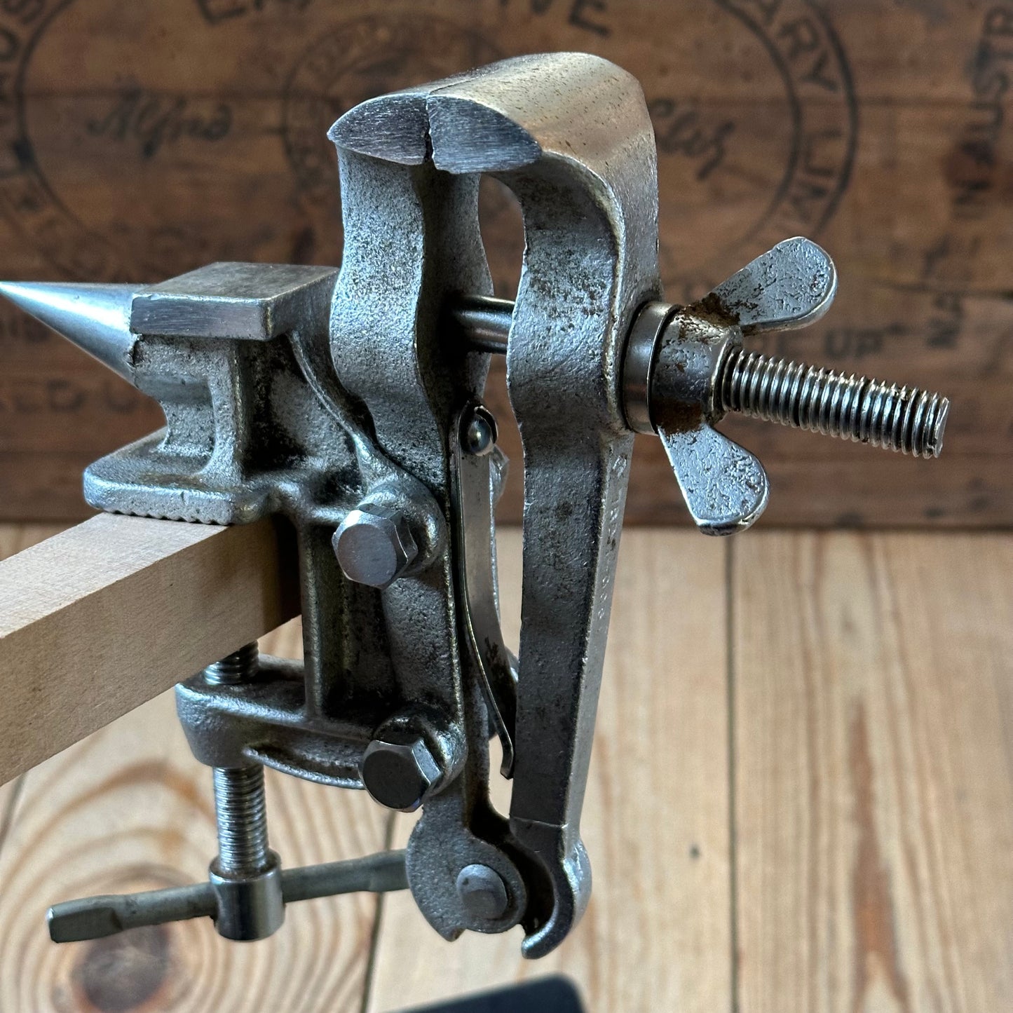 N1781 HANDY! Vintage small BENCH VICE & anvil