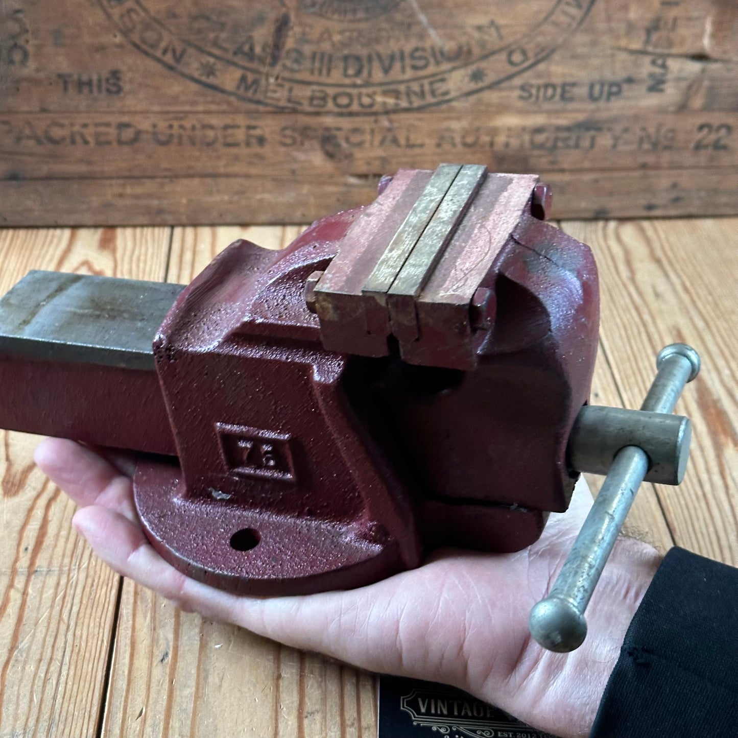 H2443 Vintage small red DAWN Australia No.75 3”VICE